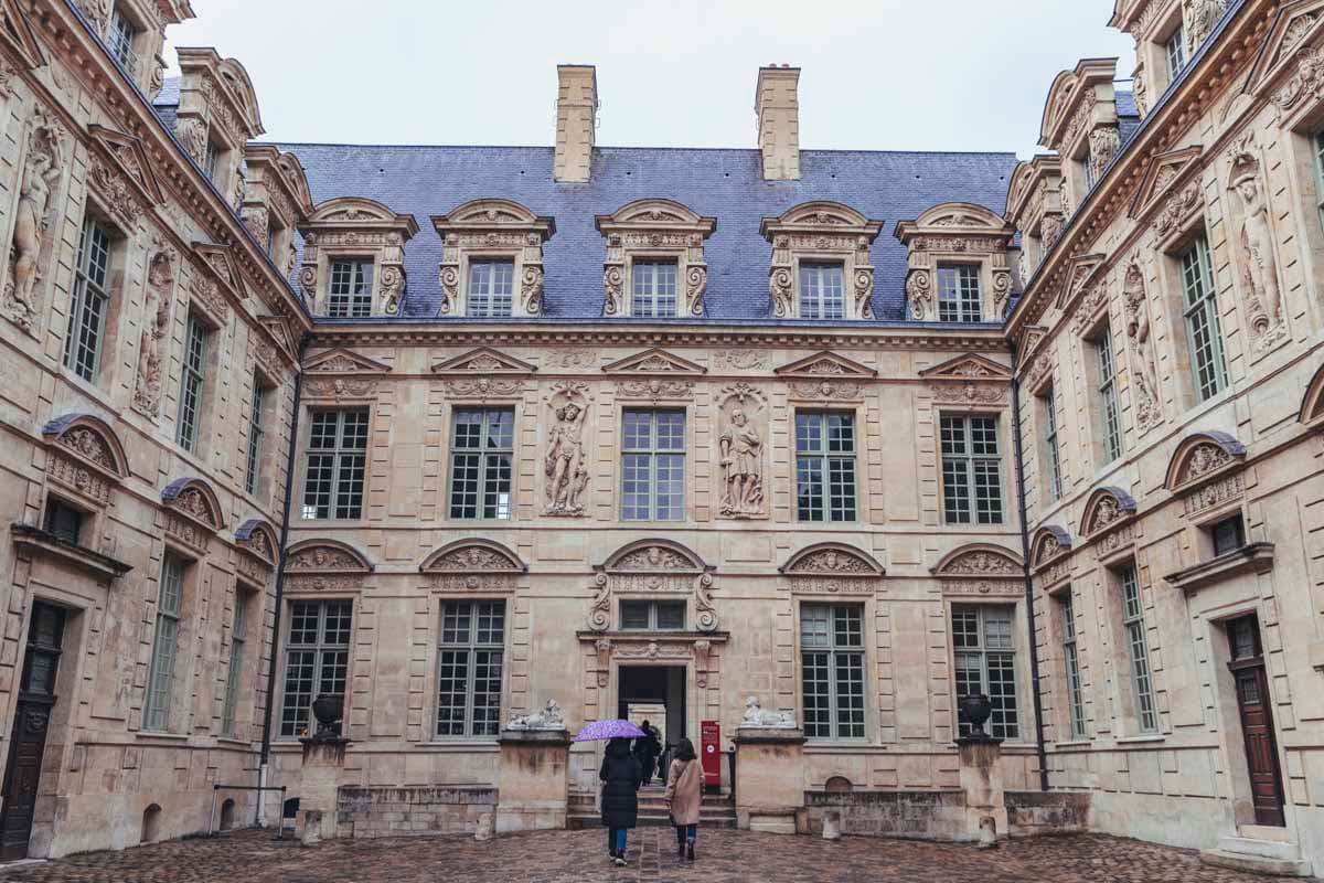 The Courtyard of Hôtel de Sully