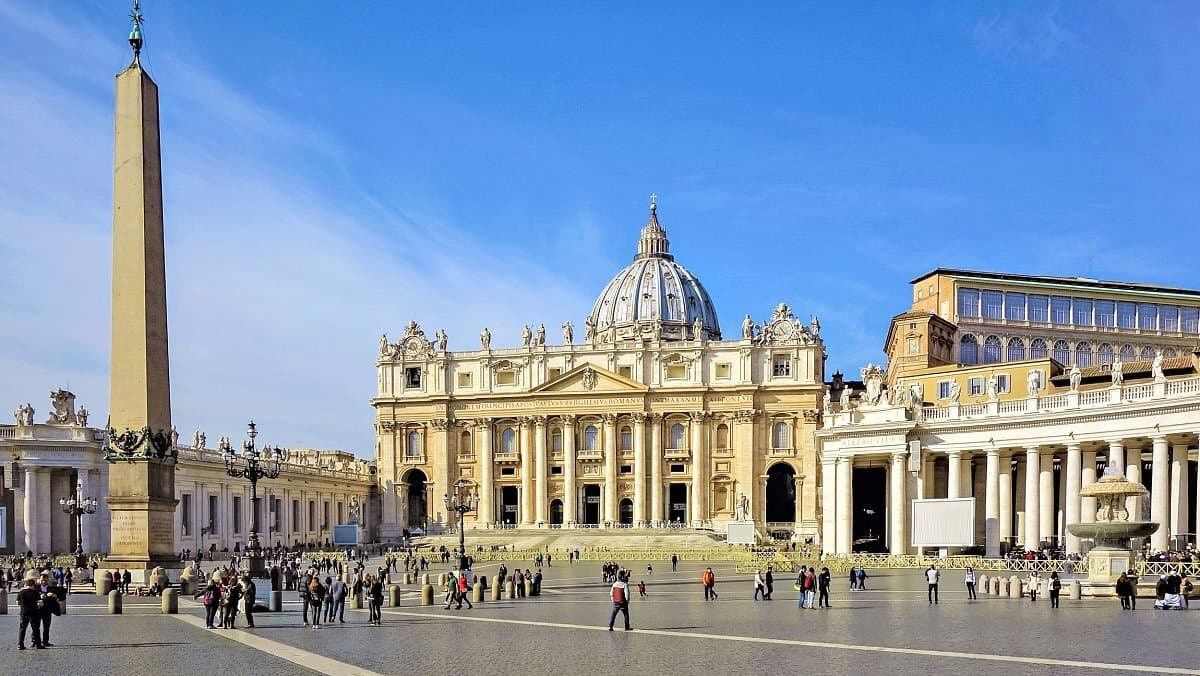 Saint Peter’s Basilica : A Visual Pilgrimage