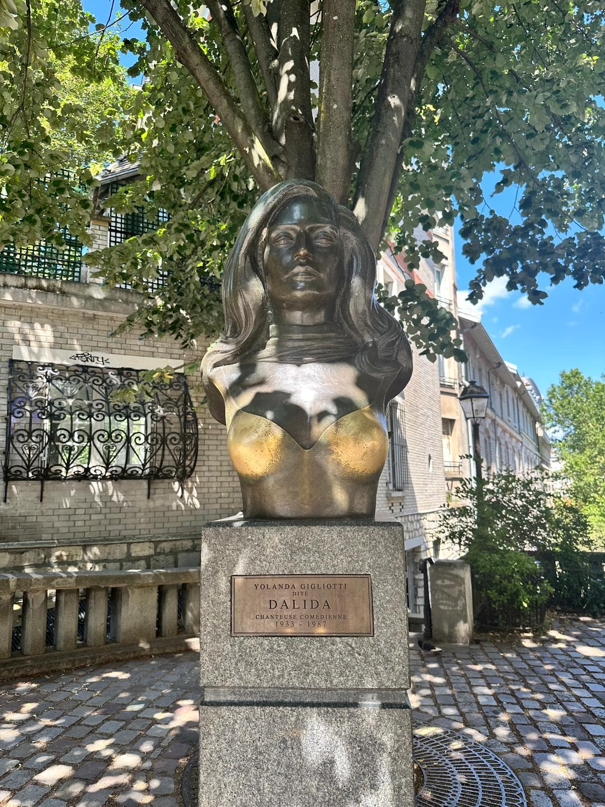 Dalida Statue